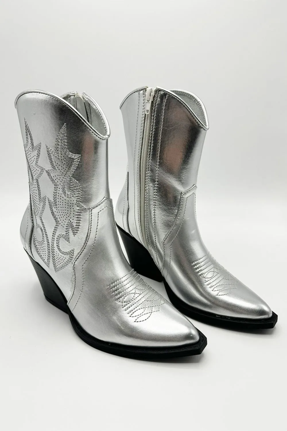 Bromley Detail Western Boots in Silver