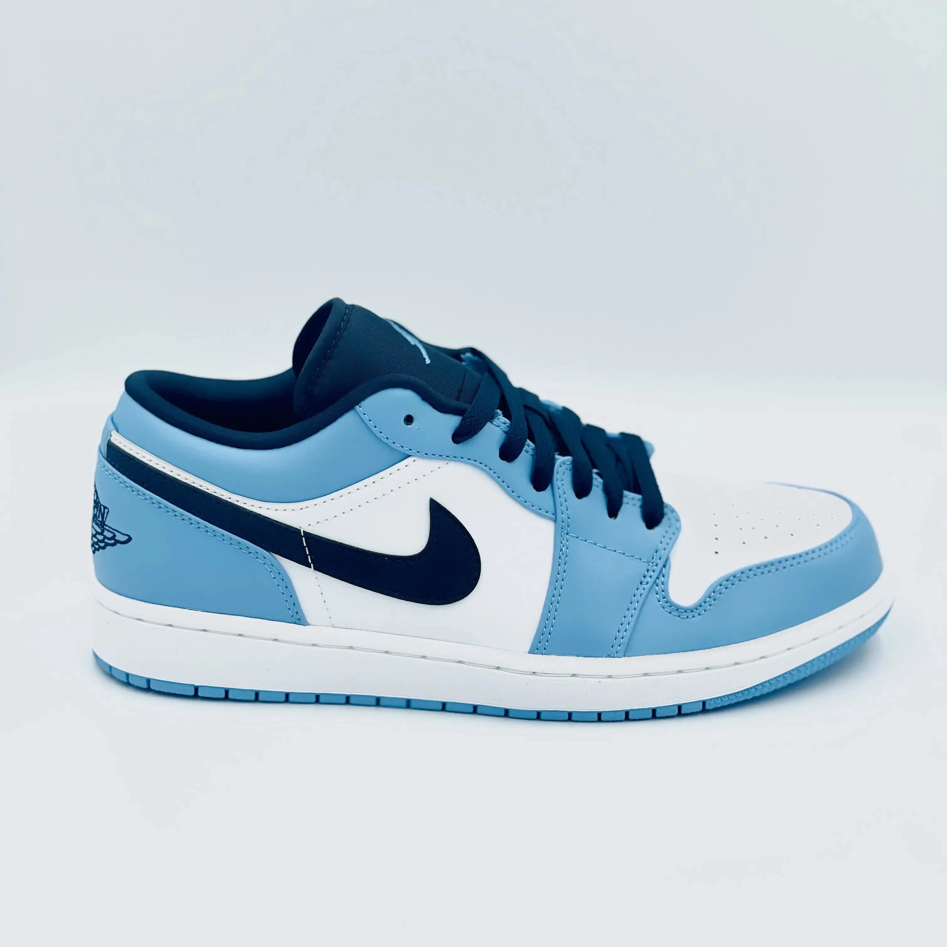 Jordan 1 Low UNC - Stylish and Authentic Basketball Sneaker