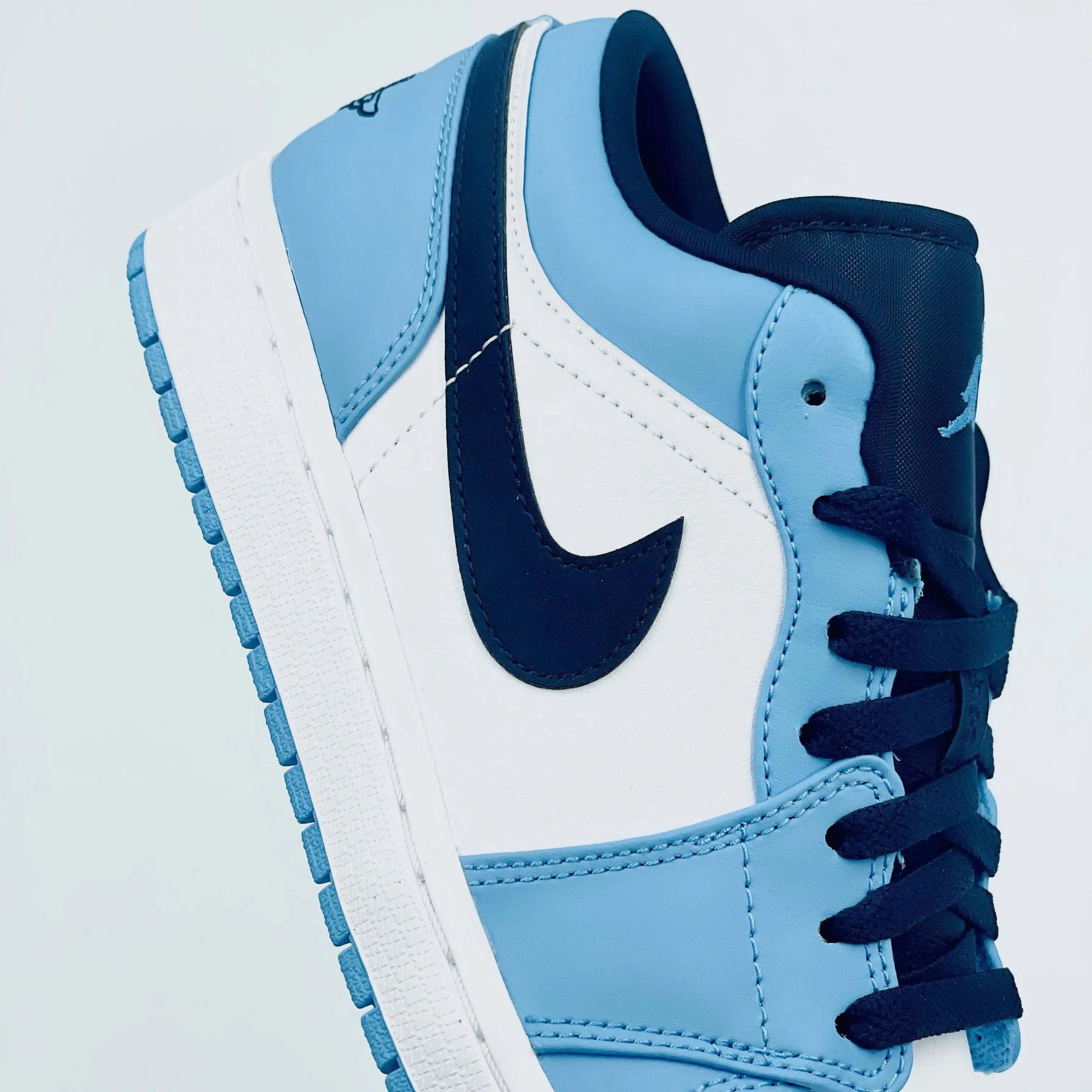 Jordan 1 Low UNC - Stylish and Authentic Basketball Sneaker