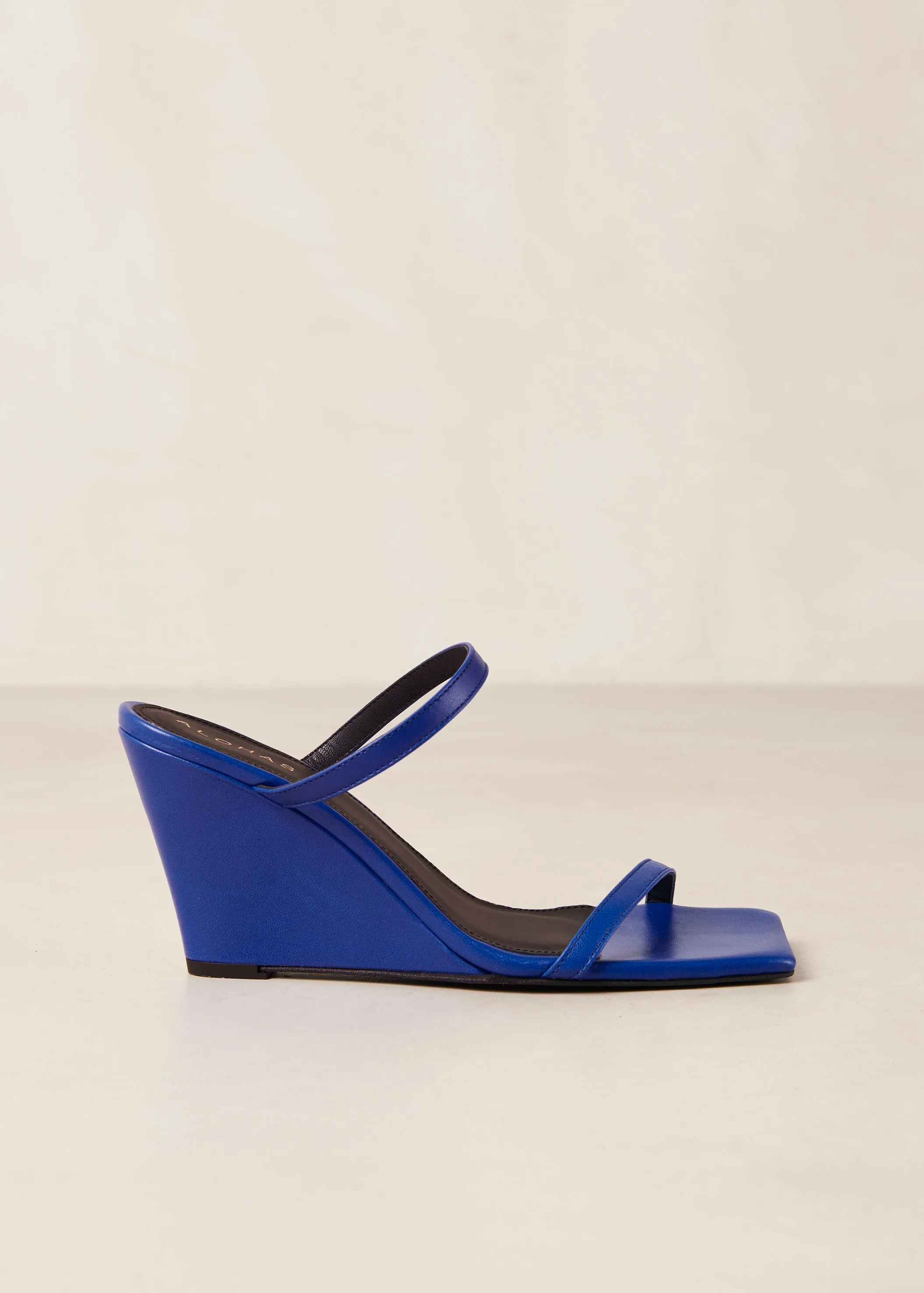 Paixao Blue Leather Sandals