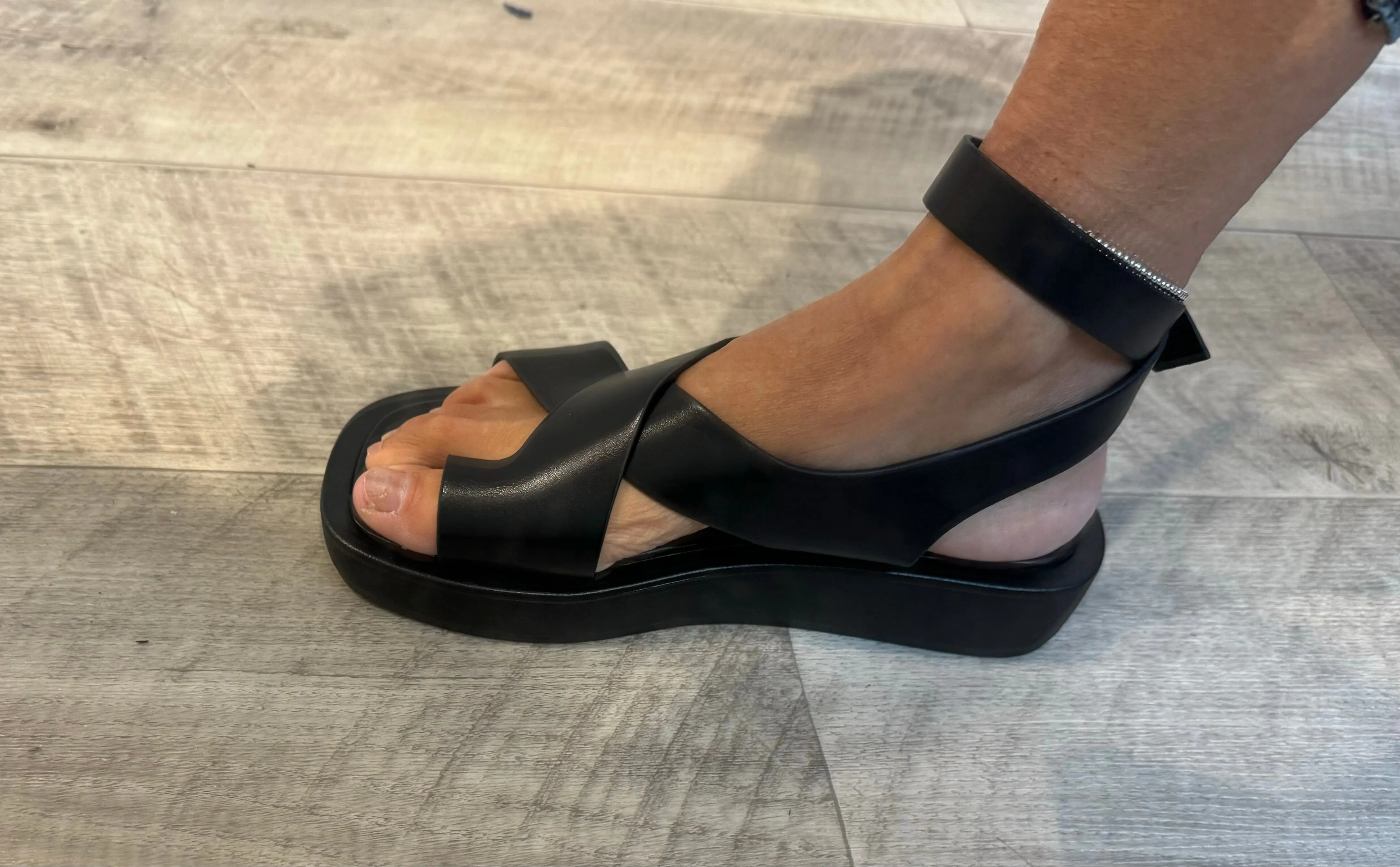 Toe post ankle strap Sandal