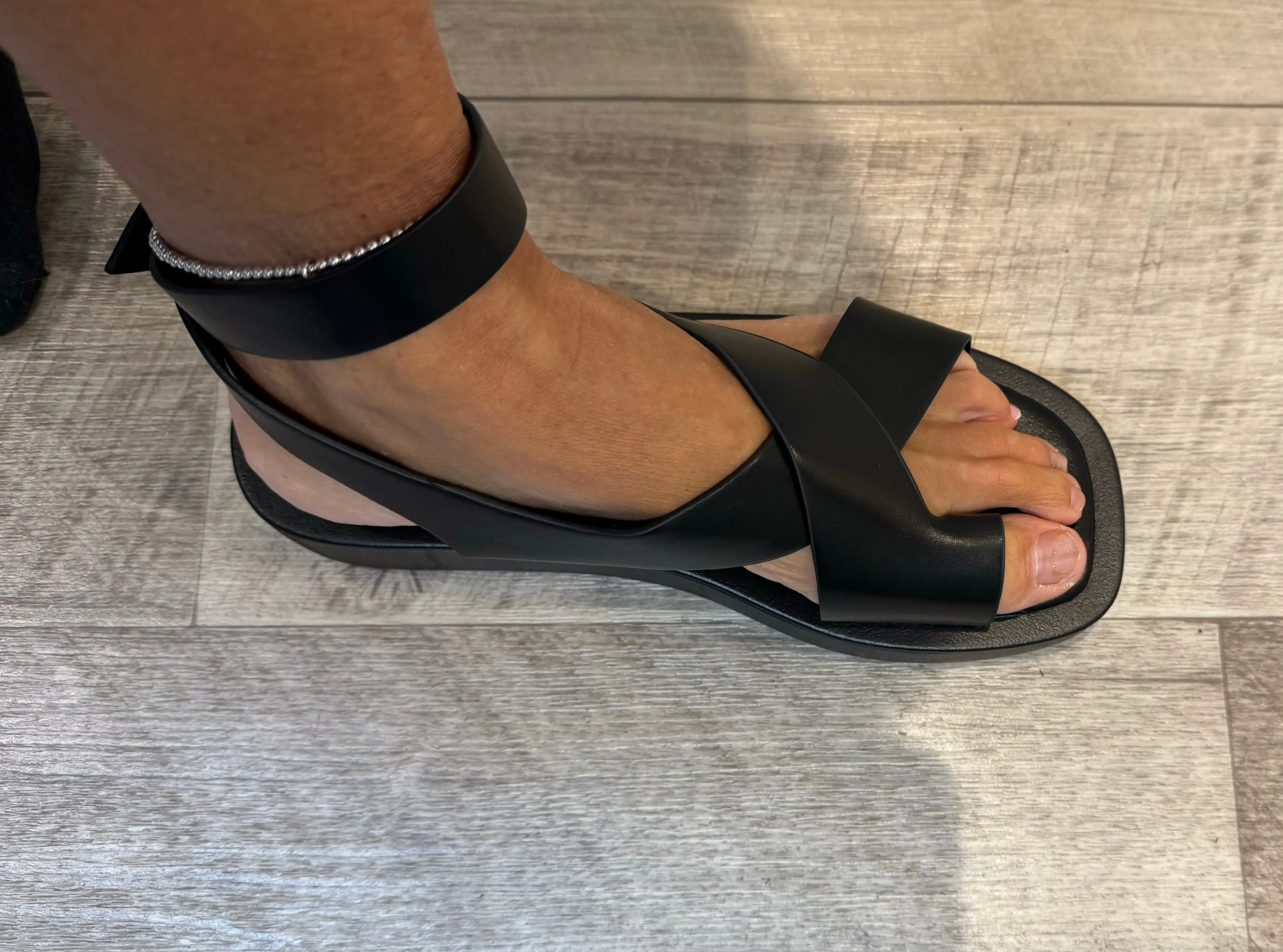 Toe post ankle strap Sandal